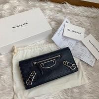 ราคา Like new Balenciaga metallic edge flap wallet ปี17 สี navy อะไหล่เงิน สภาพสวยมาก ภายในสะอาด ขอบมุมไม่ถลอก ใช้งานมาน้อย (2445041275)