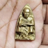 ราคา เหรียญหล่อหลังเตารีด หลวงพ่อคูณ ปริสุทโธ รุ่นเฮงคูณเฮง ปี 2536 ตอกโค๊ต 2ข้างตรงข้างเท้า และ ด้านหลัง ชัดเจน (28162288884)