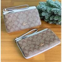 ราคา พร้อมส่งกระเป๋า COACH DOUBLE ZIP WALLET IN SIGNATURE คล้องมือ2 ZiP L ลาย C (25084088573)