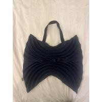 ราคา กระเป๋ามือสอง me issey miyake ของแท้ ใช้งานแล้ว สภาพดี (22959374247)