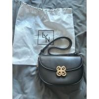 ราคา กระเป๋าสะพายข้าง LYN Amour ดีไซน์ทันสมัย สายสะพาย 2 เส้น (50454644949)