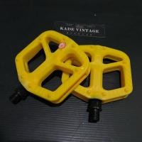 ราคา แป้นเหยียบสีเหลือง OLD school BMX OSBMX ส่วนวินเทจ พลาสติก PVC เพลาเล็ก (28800493713)