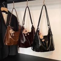 ราคา Halo studio พร้อมส่ง กระเป๋าสะพายข้างสไตล์เรโทรอเมริกัน หนังพียู สามารถสะพายแบบ cross-body หรือสะพายไหล่ทั้งสองข้างได้ (27280983424)