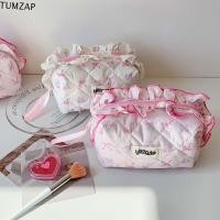 ราคา Tumzap Bow กระเป๋าเครื่องสําอาง, Bowknot Wash Pouch Bow Stationery Bag, Cosmetic Case Desktop Storage สีชมพู/ขาวขอบย่นสไตล์เกาหลีกล่องดินสอที่ใส่เครื่องเขียน (29231702863)