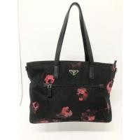 ราคา กระเป๋ามือสอง ของแท้ PRADA MADE IN ITALY สีดำลายดอกแดง ขนาด 13 นิ้วครึ่ง พร้อมส่ง (19326445112)