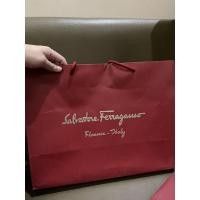 ราคา Salvatore Ferragamo Paperbag ORI 100% (28165266969)