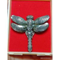 ราคา พญา แมงปอ จินดามหามณีมนต์ หลวงปู่ศักดิ์ สมาหิโต เนื้อชนวนเจ้าน้ำเงิน ตำนานวิชา แมงปอเรียกทรัพย์ เลข 1066 (25127772242)