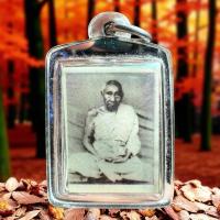 ราคา รูปถ่ายขาวดำ หลังติดสีผึ้งเขียว เส้นเกษา พร้อมจาร หลวงพ่อทาบ วัดกระบกขึ้นผึ้ง จ.ระยอง ตำนานสีผึ้งอับดับหนึ่งเมืองไทย (43264071890)