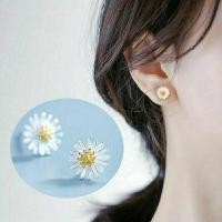 ราคา ต่างหูเดซี่ เงิน 92.5 • Daisy Earrings (114578583)