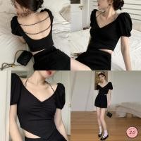 ราคา New2023 เสื้อครอปแขนสั้นคอวีชายแหลม สีดำ ด้านหลังแต่งสายเชือกโซ่โชว์หลัง (23336730388)