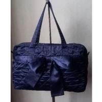 ราคา กระเป๋าเดินทางผ้ามันบุหนา NaRaYa ประดับโบว์ใหญ่ด้านหน้า ปากบนซิป ใบใหญ่ สะพายไหล่ได้ ขนาด 18 × 10 นิ้ว (28059240869)