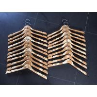 ราคา ไม้แขวนเสื้อ พลาสติกลายไม้ มีร่อง ไม่มีคาน จำนวน 21ชิ้น #มือสองสภาพ 95-99% (2993544687)