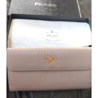 ราคา Prada long wallet สีเบส มือสองของเเท้ (27875039143)