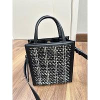 ราคา กระเป๋า ทรงเหลี่ยม Charles&Keith (26453508455)