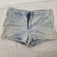 ราคา กางเกงยีนส์ขาสั้นเอวสูง H&M มือสอง (10806233587)
