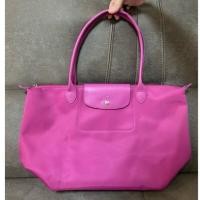 ราคา Longchamp หูยาว size XL สีบานเย็น มือสองของแท้ (26619832336)