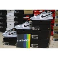 ราคา Air Jordan 1 Low Light Smoke Grey ของแท้ (9503899873)
