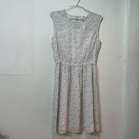 ราคา เดรสสีขาวแขนกุดลายดอกไม้เล็กๆ สีชมพูลายจุดฟ้า ป้าย uniqlo (54855284716)
