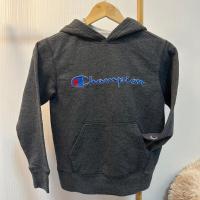 ราคา มือสอง - เสื้อสเวตเตอร์เด็ก ฮู้ดดี้ จั๊มเปอร์ เอว-แขน สีดำ กระเป๋าด้านหน้า หน้าอกปัก ป้าย Champion (21085917646)