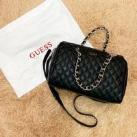 ราคา กระเป๋าถือสีดำ ตำหนิหนังลอก สะพายข้าง เดินทางขึ้นเครื่อง แบรนด์ Guess ของแท้ซื้อจากช้อปในห้าง (7411667290)