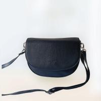 ราคา Esquire กระเป๋าสะพายสีดำ (24334108306)