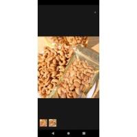 ราคา เม็ดมะม่วงหิมพานต์ (ตลาดกิมหยง อำเภอหาดใหญ่ จังหวัดสงขลา) มีทุกรสชาติ เช่น อบเนย, เคลือบน้ำตาล, งาขาว, คาราเมล, เกลือฯลฯ (6904540830)