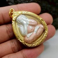 ราคา พระปิดตามหาลาภรุ่น 7 รอบ วัดบวรนิเวศวิหาร เนื้อทองสามกษัตริย์ เลี่ยมทองไมครอนกันน้ำ"พระบ้านรวมๆสวยๆวัดใจ" (40020779311)