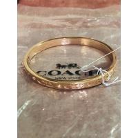 ราคา กำไล ของแท้ (มือ1) Coach Kissing C F59083 สี Rose Gold (10498837241)