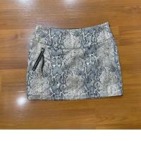 ราคา guess แท้กระโป่รงลายงูสีทองแต่งตรงซิปกระเป๋าเป็นพู่สร้อยเก๋สภาพดีมือสอง (18987272200)