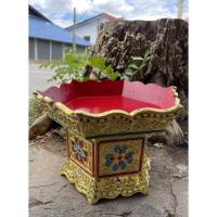 ราคา พานไม้ 6 เหลี่ยม กว้าง 14 นิ้ว สูง 10 นิ้ว พานไม้แกะสลัก พานทอง คุณภาพดี เดินเส้น ประดับกระจกสี งานฝีมือช่างล้านนา (21920218194)