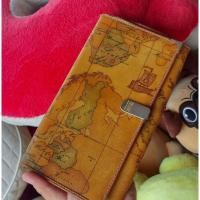 ราคา Alviero Martini มือ2 ของแท้ใบยาว ทำเป็นคลัชได้ / หาโซ่มาทำเป็นcrossbodyได้/ size8.5*5 "แคนวาสชัด (19491442805)