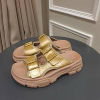 ราคา รองเท้าแบรนด์เนมมือสอง รองเท้าแตะกุชชี่ สีทอง สีสวย ใส่สบาย นุ่มเท้า ไซส์ 38 ยาว 24 ซม. พร้อมใช้งาน (40256740746)