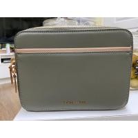 ราคา กระเป๋าแท้ CHARLES & KEITH ทรงสี่เหลี่ยม (9099048678)