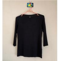 ราคา เสื้อ uniqlo supima ไซส์ m คอปาด สีดำ แขนสี่ส่วน ผ้ายืด เนื้อดี (2556006530)