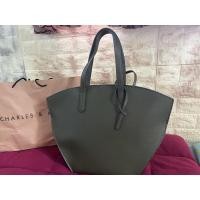 ราคา กระเป๋าCharles&KeithLarge Geometric Tote Bag (12491118736)