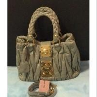 ราคา Sold --Miu miu แท้100% มีการ์ดรุ่น (5031393689)