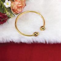 ราคา กำไล C หัวตุ้มลงยา สร้อยไมครอน สร้อยข้อมือแฟชั่น สีทอง ทองชุบ ทองหุ้ม ฟรีถุงกำมะหยี่ (8457778476)