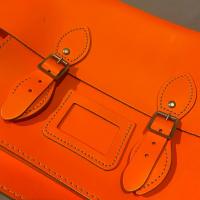 ราคา [ของแท้] THE CAMBRIDGE SATCHEL COMPANY Fluoro Orange 13" Cross Shoulder Bag Satchel กระเป๋าหนังแท้ (26250790875)