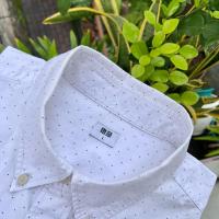 ราคา KEMEJA UNIQLO เสื้อเชิ้ตผ้าฝ้ายสีขาวลายจุด (L) (51253773087)