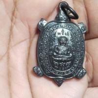 ราคา เหรียญพญาเต่าเรือน หลวงปู่หลิว วัดไร่แตงทอง รุ่นไตรมาส ฉลองอายุครบ 90 ปี สร้าง ปี พ.ศ. 2538 เนื้อนวะโลหะ ตอกโค้ต. (40103539399)
