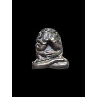 ราคา พระปิดตายันต์ยุ่ง หลวงพ่อคูณปริสุทโธ รุ่นคูณลาภปี 2536 เนื้อนวโลหะ พิมพ์เล็ก (29921843382)