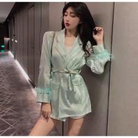 ราคา เสื้อทรงสูทผ้าเงาๆเหลือบๆ แต่งขนนกฟรุ้งฟริ้ง สีขาว (3858289280)