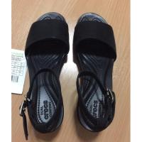 ราคา รองเท้า CROCS Leigh Ann Shimmer Ankle Strap Wedge (15335234590)