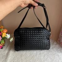 ราคา Marco Polo แท้ ครอสบอดี้หนังสานสภาพดีมากต้องใช้งานเล็กน้อย สายยาวเทียบ 3 ช่องใช้งาน ขนาด 10.5x2.5x7 นิ้ว 550 บาท (24395330288)