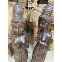 ราคา ตุ๊กตาไม้ ตุ๊กตานางไหว้ สวัสดี คู่ สูง 30 น สีโอ๊ค สีเน้อไม้คลาสิค ไม้จามจุรี แกะสลัก ชุดไทยโจงกระเบน ยืนไหว้ยิ้มละไม (11789636254)