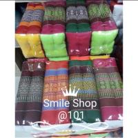 ราคา หมอนขิด คละสี คละลาย แพ็ค 4 ใบ สินค้า OTOP (1645991348)