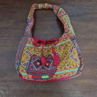 ราคา กระเป๋าสะพายข้างผ้าปักชาวเขา (27188419511)