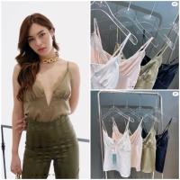 ราคา ❤️SALE❤️ มือ1 : เสื้อสายเดี่ยวผ้าซาตินแต่งลูกไม้สายปรับได้มีโครงตรงกลางอก ใส่สวยแซ่บมากผ้าไม่บาง ป้าย : Nontawat (25209227405)