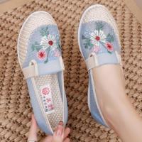 ราคา รองเท้าส้นเตารีด สีฟ้า หัวกลม ลายพีชและดอกไม้ พื้นยาง (23455300825)