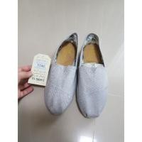 ราคา รองเท้าแฟชั่นสไตล์ TOMS มือ1 สีเทา เบอร์ 41 คน 40-41 ใส่ได้ ขนาดปกติไม่ต้องเพิ่มไซส์ (1501770325)